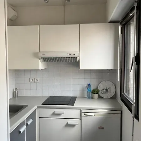 Centre, Grand Avec Balcon, à 2 Pas Du Marché *