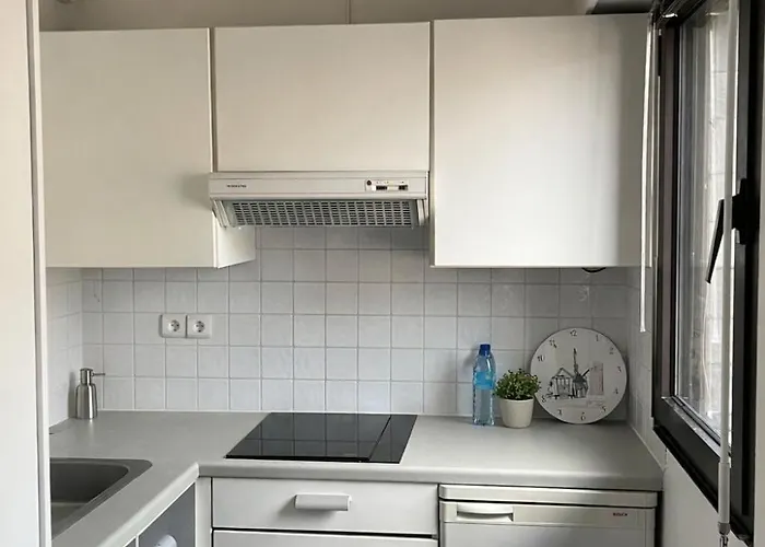 Centre, Grand Avec Balcon, à 2 Pas Du Marché *