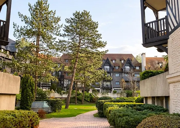Centre, Grand Avec Balcon, à 2 Pas Du Marché Deauville