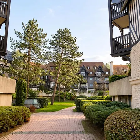 Centre, Grand Avec Balcon, à 2 Pas Du Marché Deauville