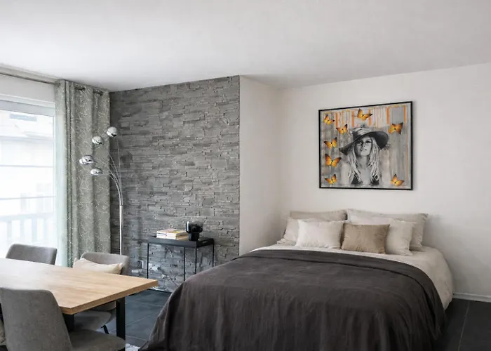 Centre, Grand Avec Balcon, à 2 Pas Du Marché Appartement *